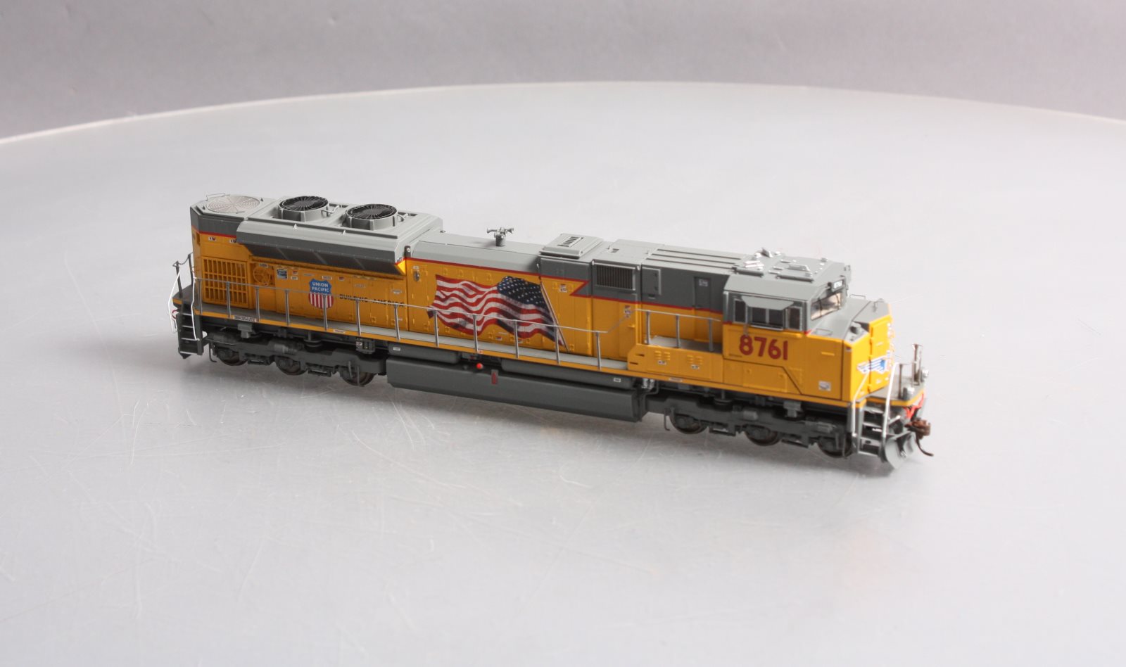 Athearn G68898 HO Union Pacific SD70ACe Diesel Locomotive with DCC & Sound #8761