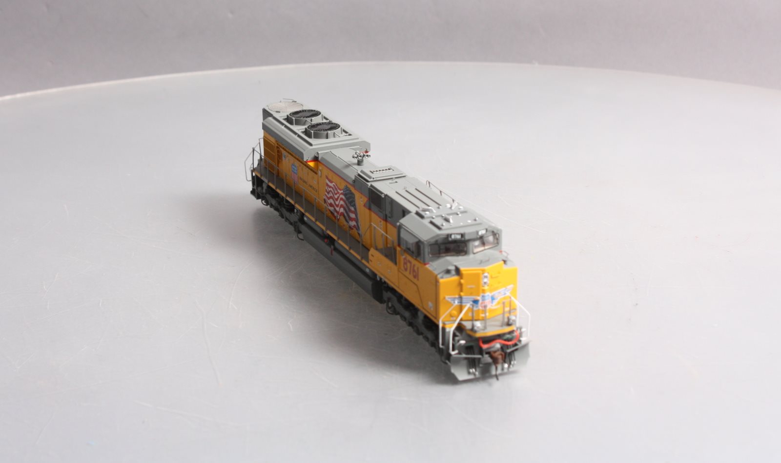 Athearn G68898 HO Union Pacific SD70ACe Diesel Locomotive with DCC & Sound #8761