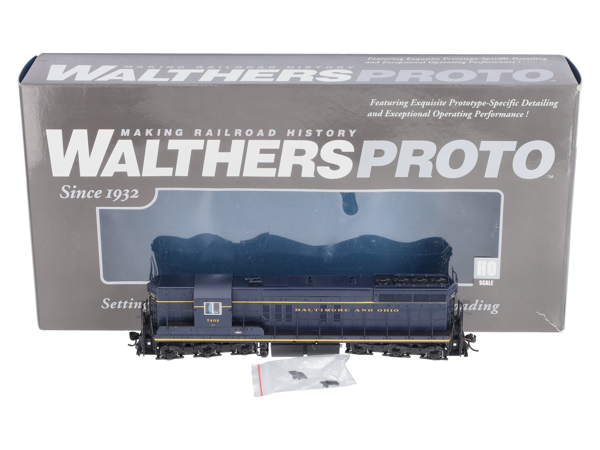 Walthers 920-41900 HO Baltimore & Ohio EMD SD7 Diesel Loco #7402 w/Sound & DCC