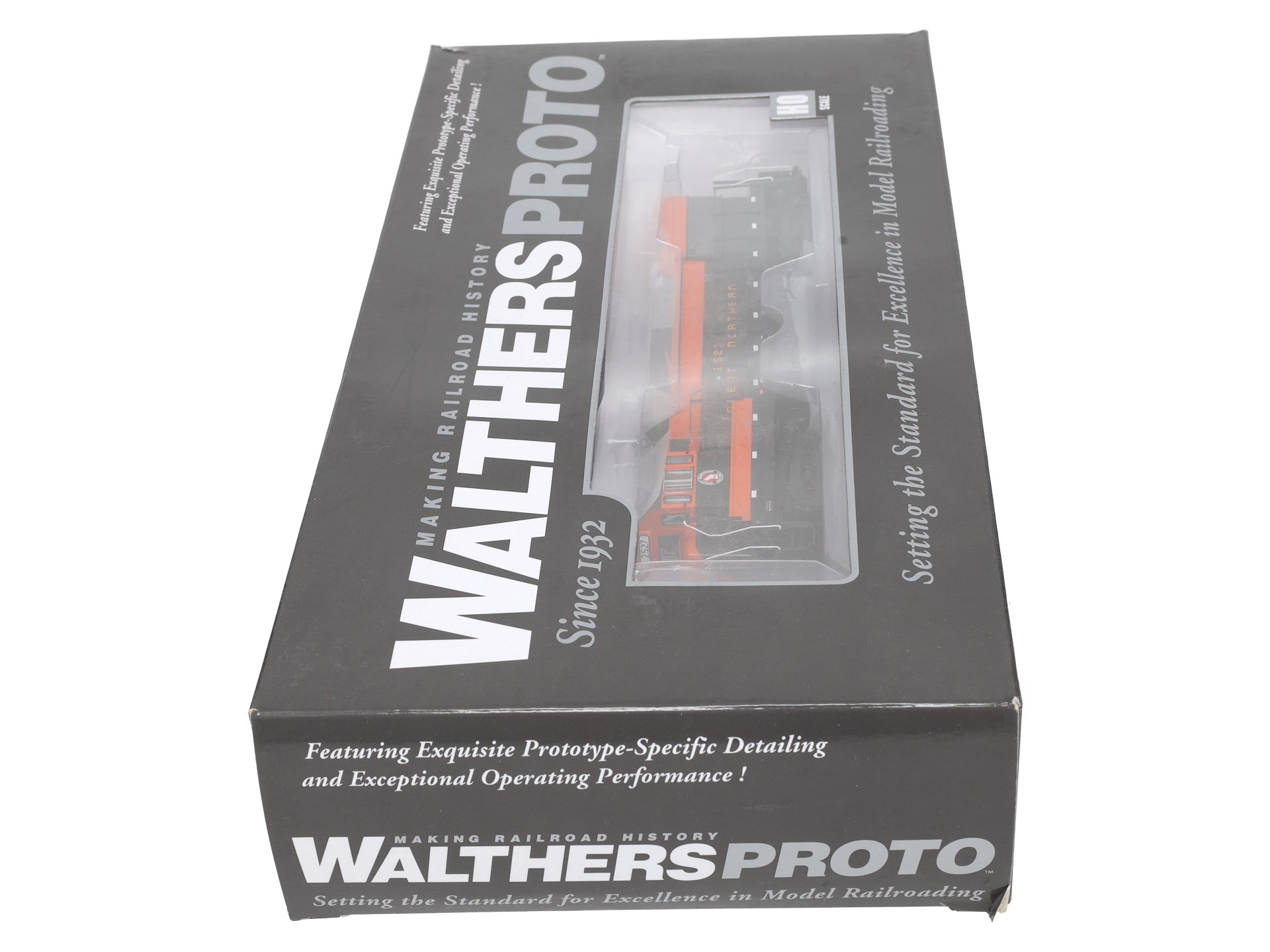 Walthers 41658 HO Great Northern GE U28B Diesel Locomotive #2527