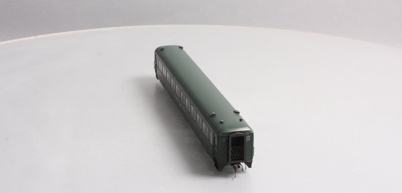 Rapido Trains 109116 HO New Haven Full Skirt 10-Window Coach #8203