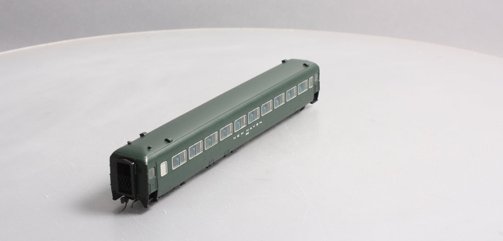 Rapido Trains 109116 HO New Haven Full Skirt 10-Window Coach #8203