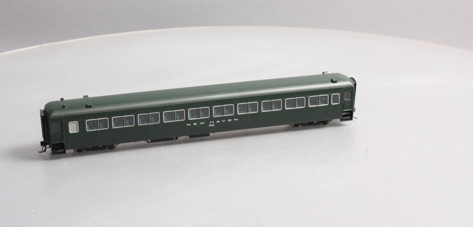 Rapido Trains 109116 HO New Haven Full Skirt 10-Window Coach #8203