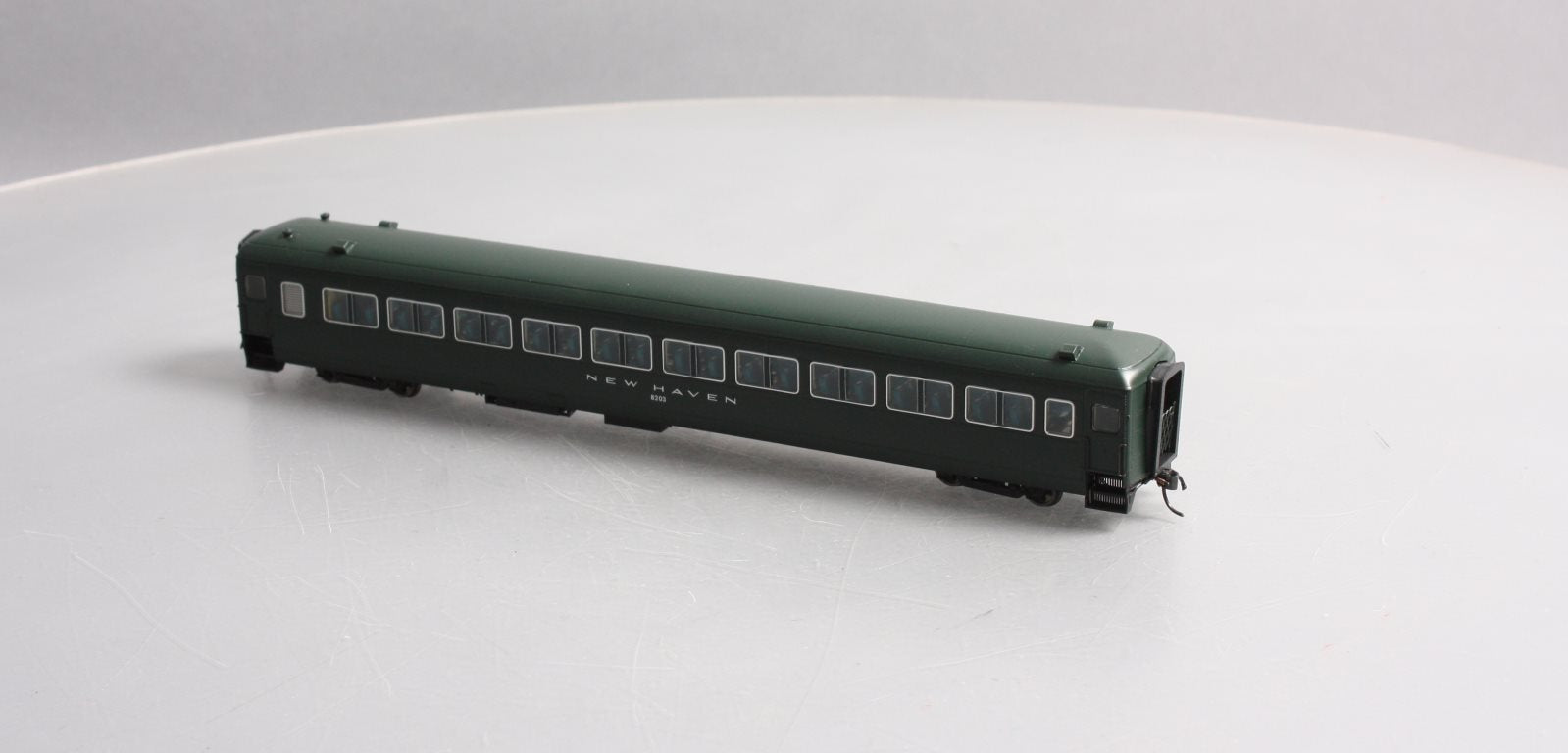Rapido Trains 109116 HO New Haven Full Skirt 10-Window Coach #8203