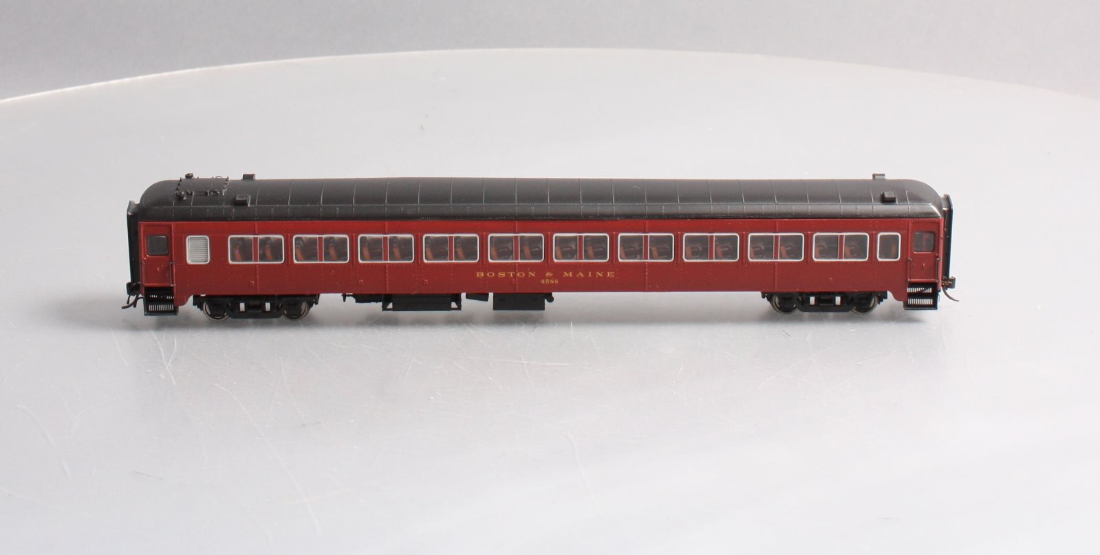 Rapido Trains 109134 HO Boston & Maine 10-Window Coach #4588