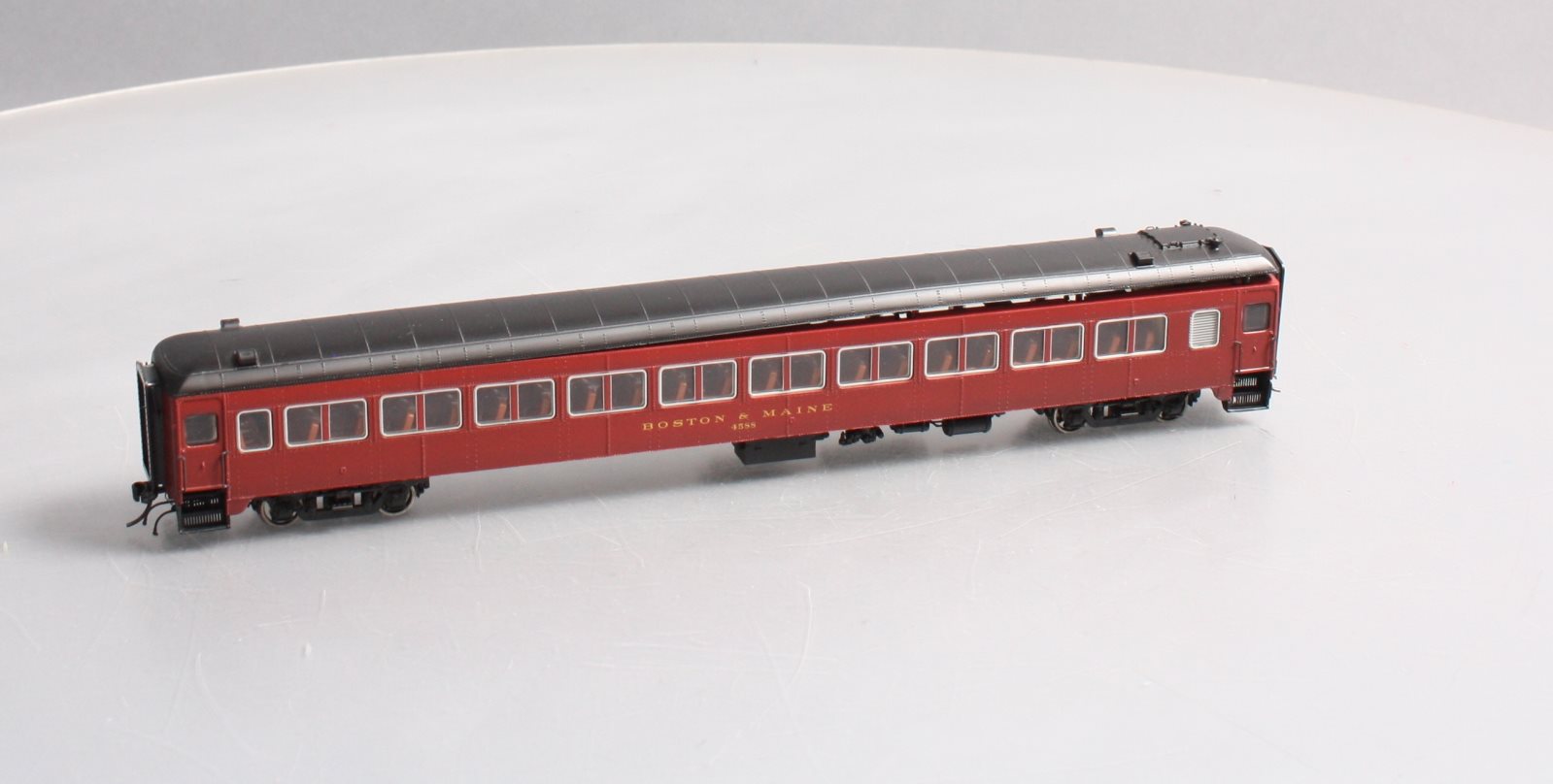 Rapido Trains 109134 HO Boston & Maine 10-Window Coach #4588