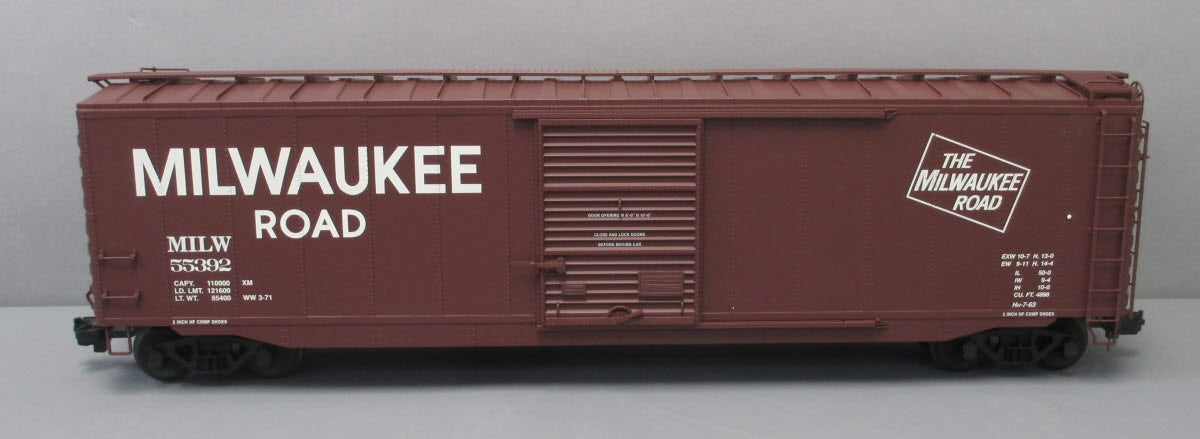 USA Trains R19319A G Milwaukee Road Rail 50 Ft. Box Car with Steel Door