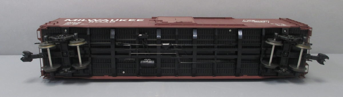 USA Trains R19319A G Milwaukee Road Rail 50 Ft. Box Car with Steel Door