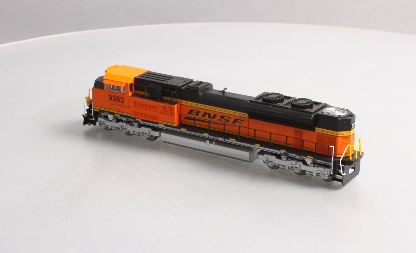 Walthers 910-9813 HO Burlington Northern Santa Fe EMD SD70ACe #9383
