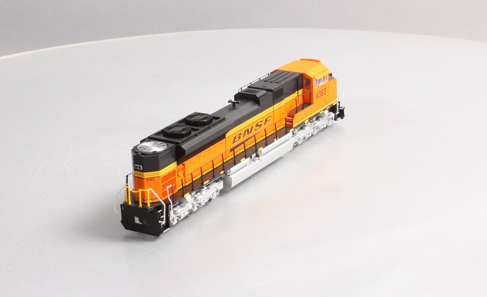 Walthers 910-9813 HO Burlington Northern Santa Fe EMD SD70ACe #9383