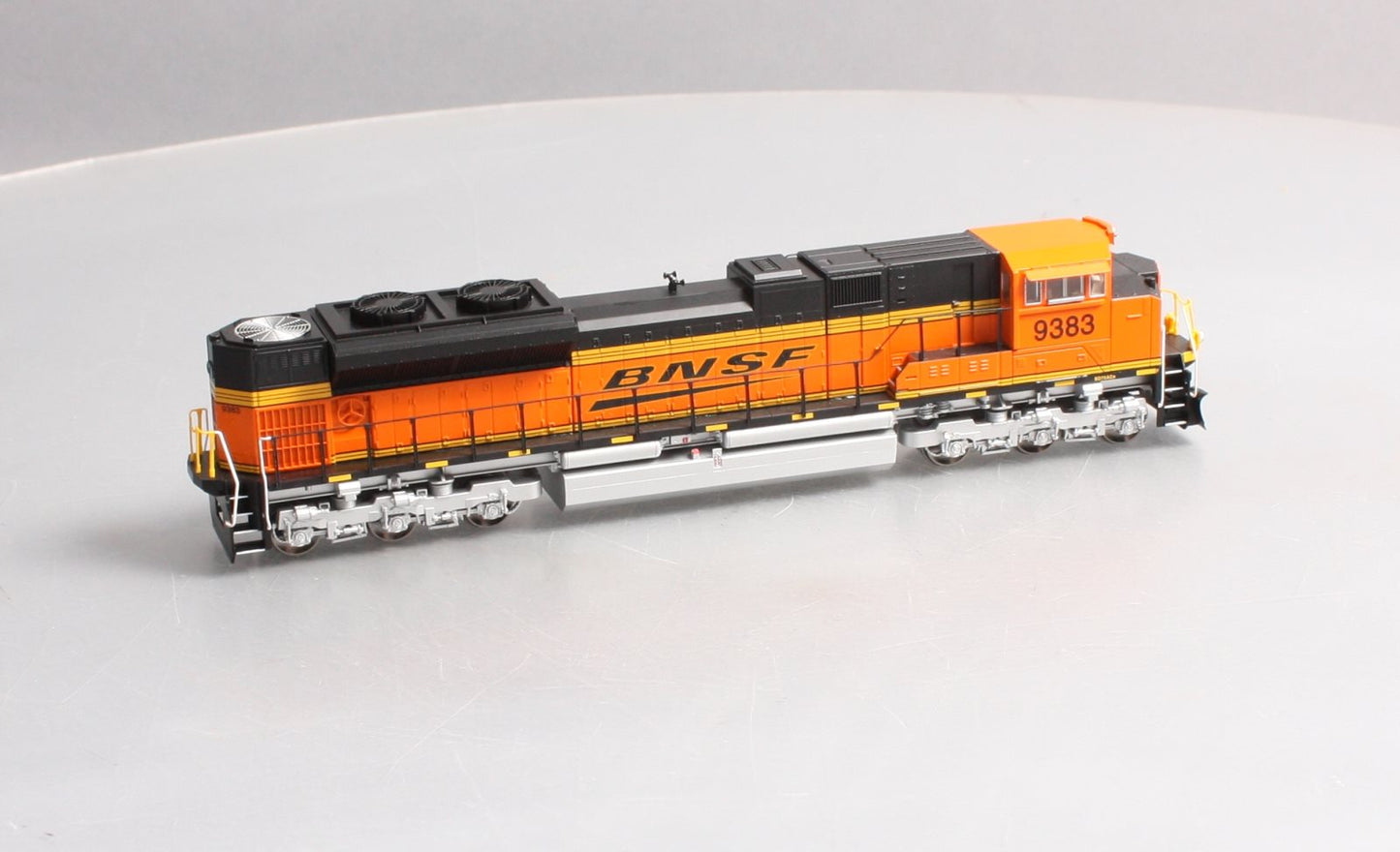 Walthers 910-9813 HO Burlington Northern Santa Fe EMD SD70ACe #9383