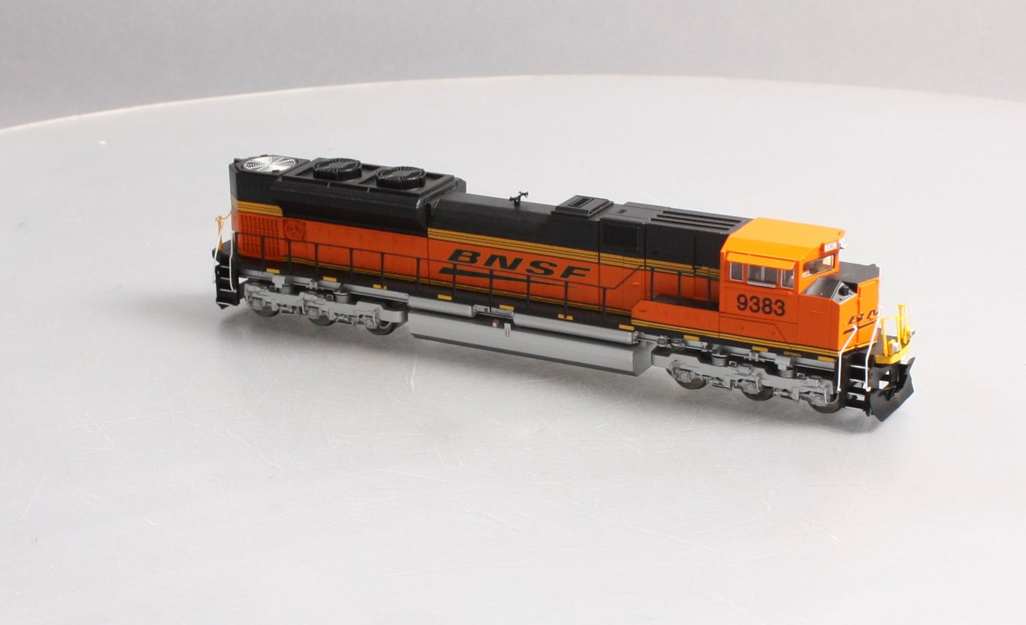 Walthers 910-9813 HO Burlington Northern Santa Fe EMD SD70ACe #9383