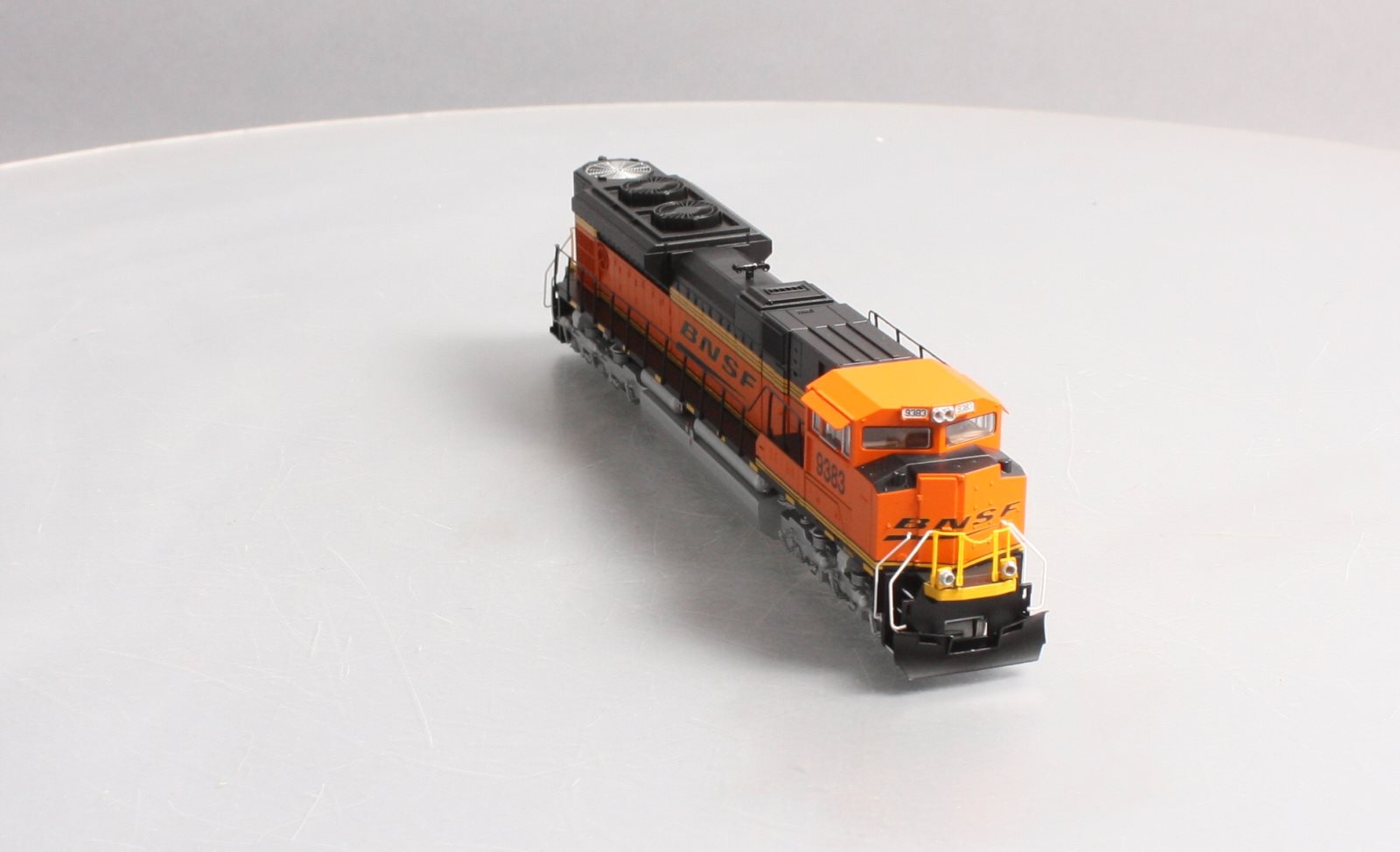 Walthers 910-9813 HO Burlington Northern Santa Fe EMD SD70ACe #9383