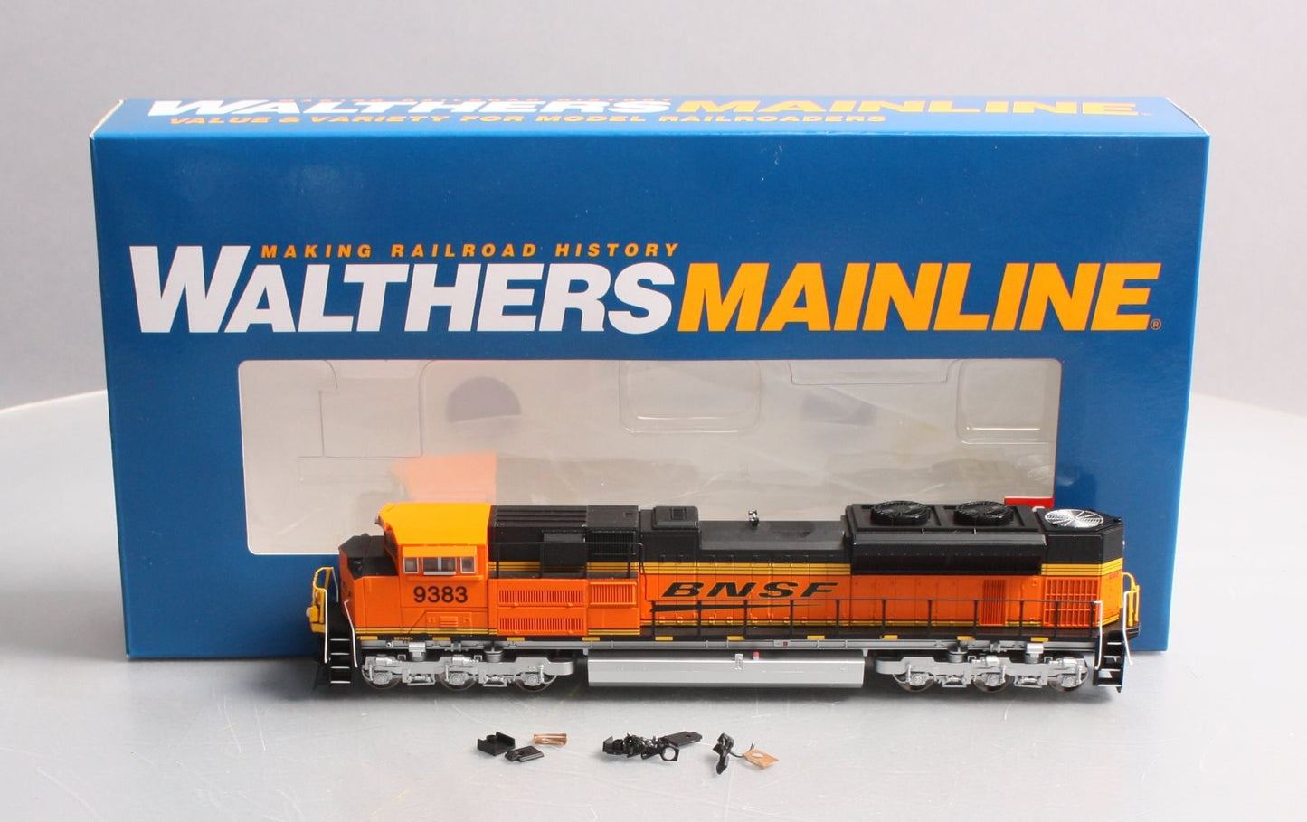 Walthers 910-9813 HO Burlington Northern Santa Fe EMD SD70ACe #9383