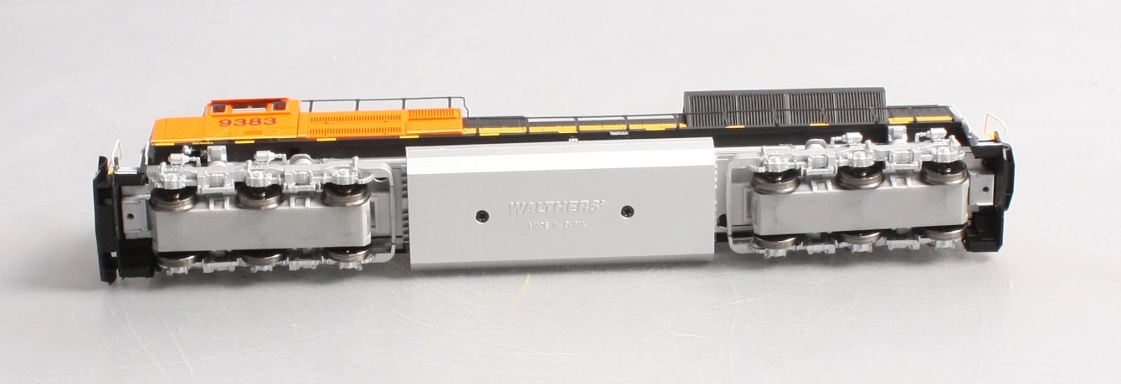 Walthers 910-9813 HO Burlington Northern Santa Fe EMD SD70ACe #9383