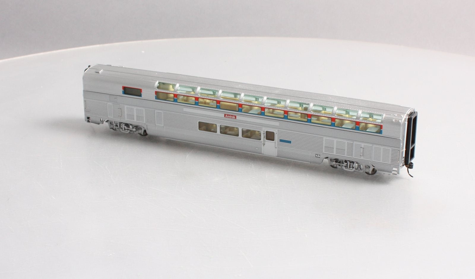 Walthers 920-14321 HO Scale Amtrak 85' Budd Hi-Level Lighted Sky Lounge Car