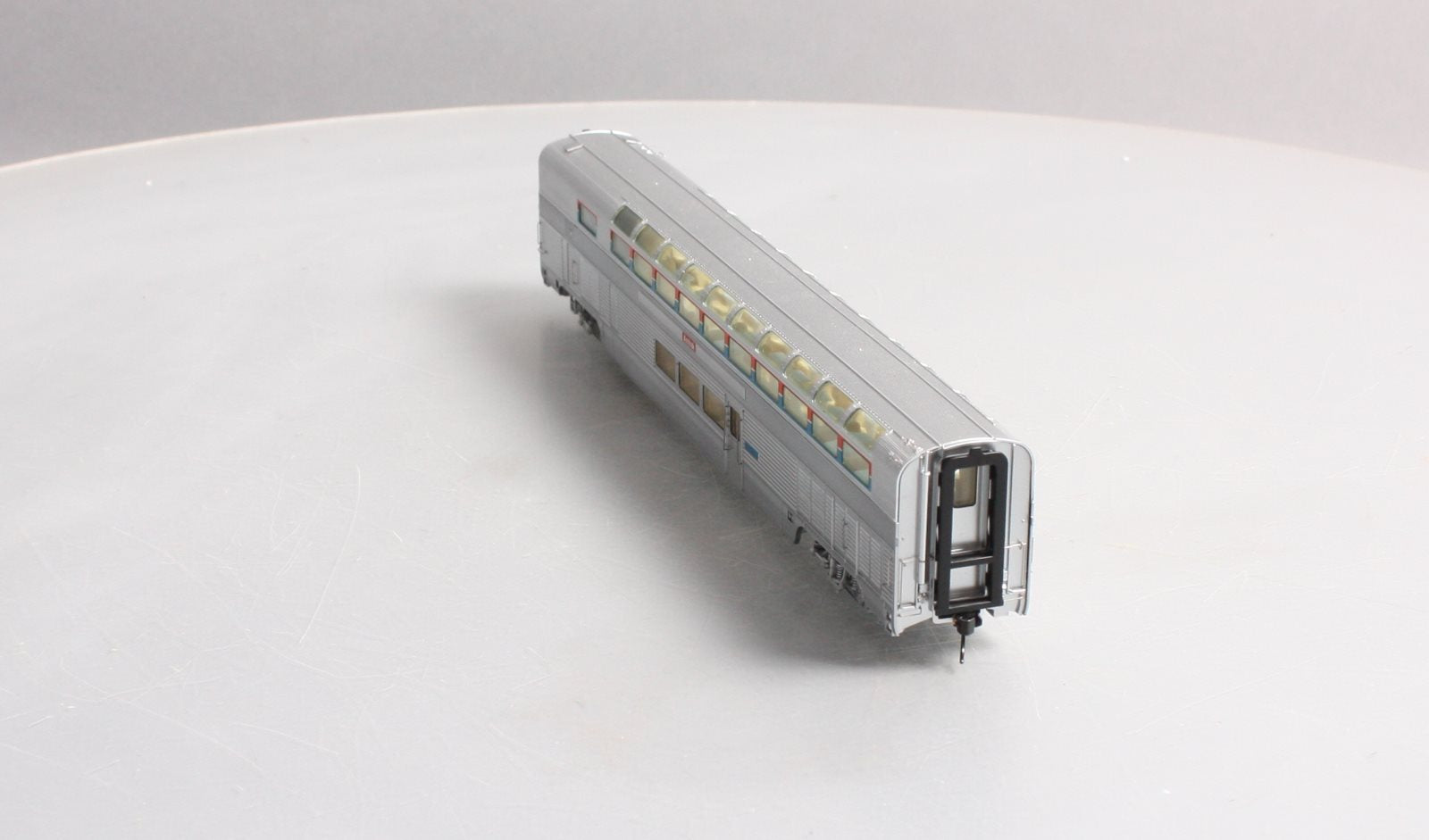 Walthers 920-14321 HO Scale Amtrak 85' Budd Hi-Level Lighted Sky Lounge Car