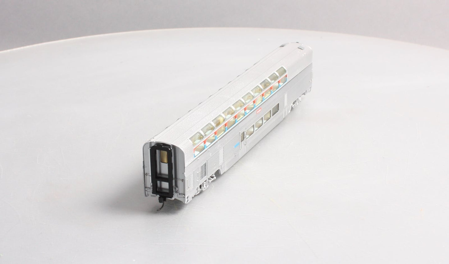 Walthers 920-14321 HO Scale Amtrak 85' Budd Hi-Level Lighted Sky Lounge Car