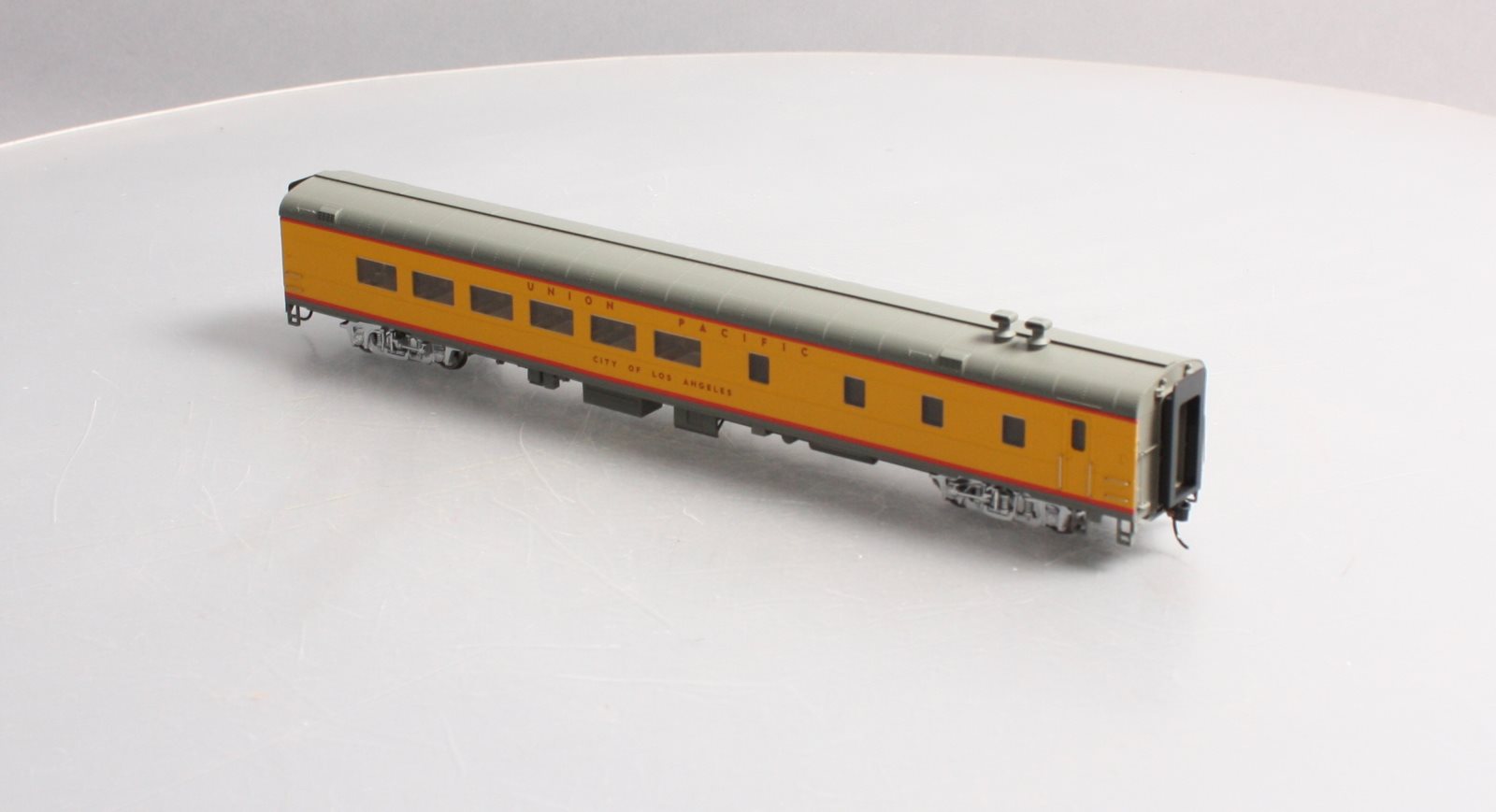 Walthers 920-18600 HO Union Pacific City of Los Angeles 85' ACF 48-Seat Diner