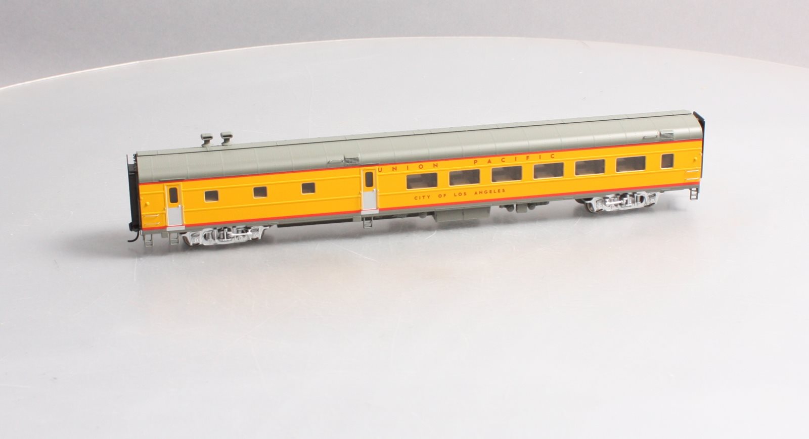 Walthers 920-18600 HO Union Pacific City of Los Angeles 85' ACF 48-Seat Diner