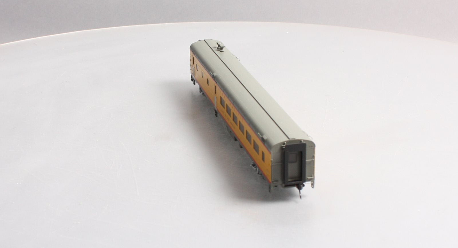 Walthers 920-18600 HO Union Pacific City of Los Angeles 85' ACF 48-Seat Diner