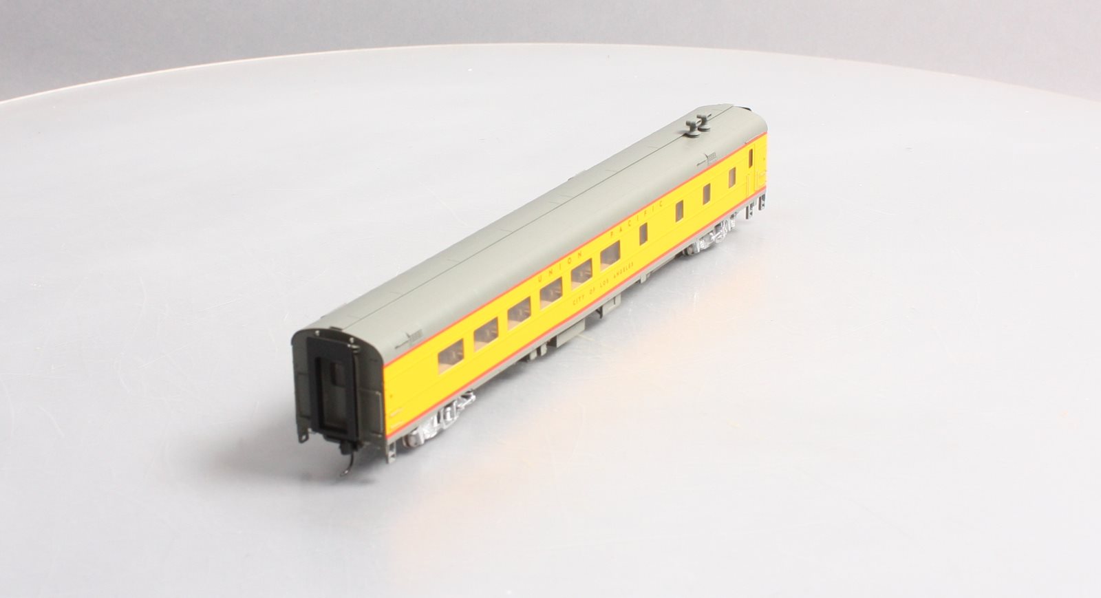 Walthers 920-18600 HO Union Pacific City of Los Angeles 85' ACF 48-Seat Diner