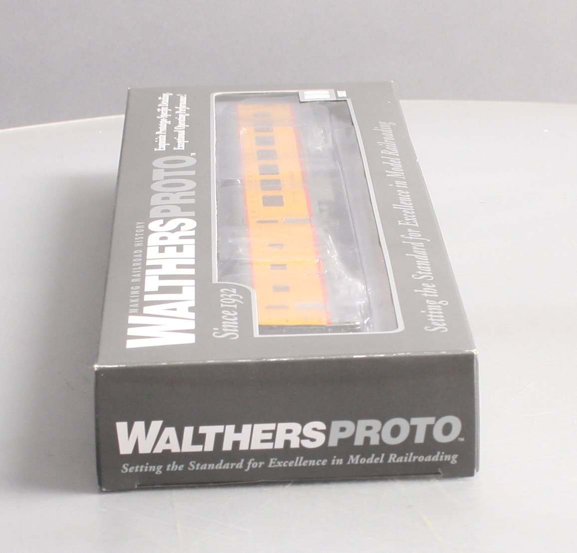 Walthers 920-18600 HO Union Pacific City of Los Angeles 85' ACF 48-Seat Diner