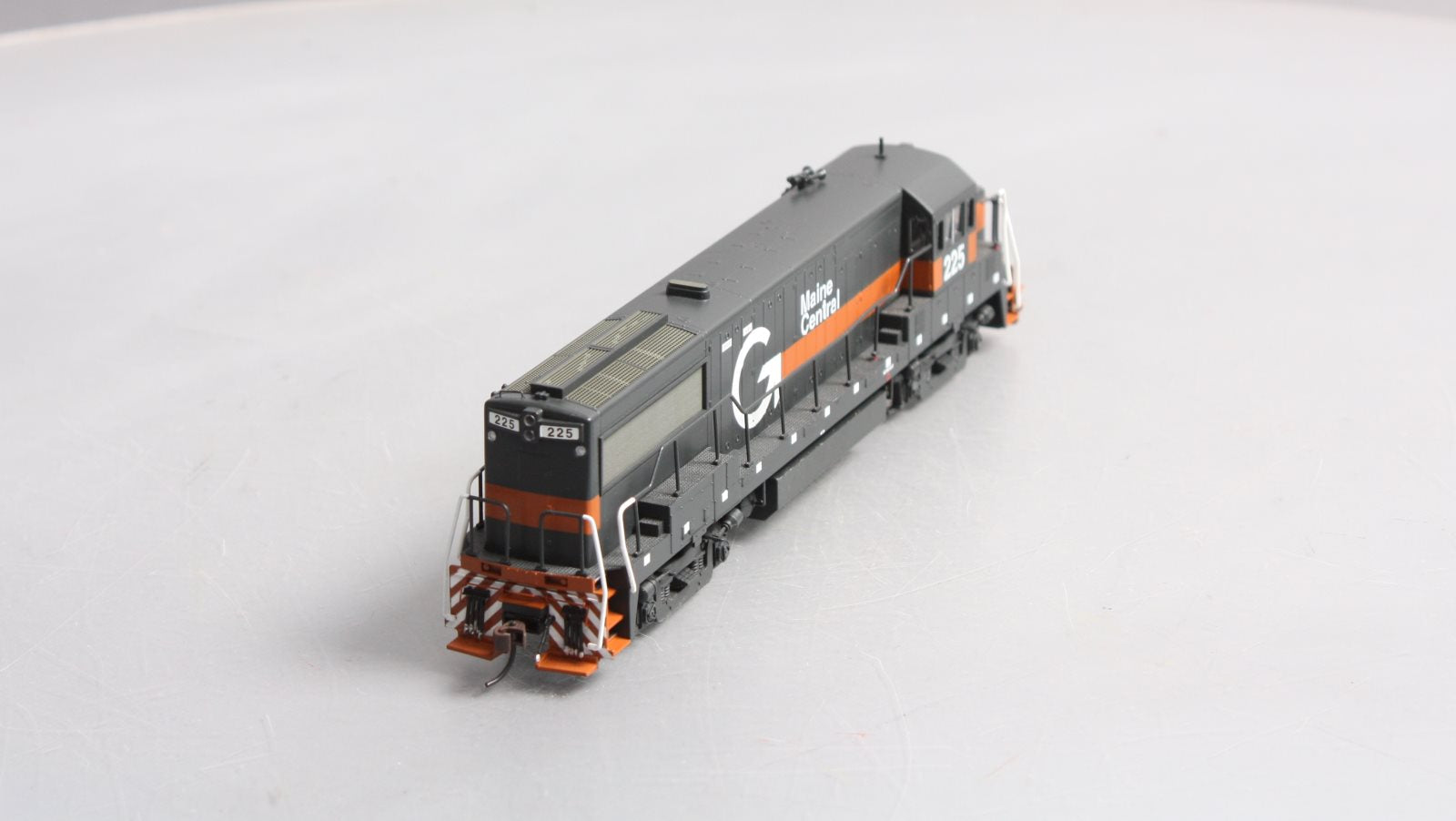 Bowser 691-23109 HO Maine Central GE U-25B Diesel Locomotive #225