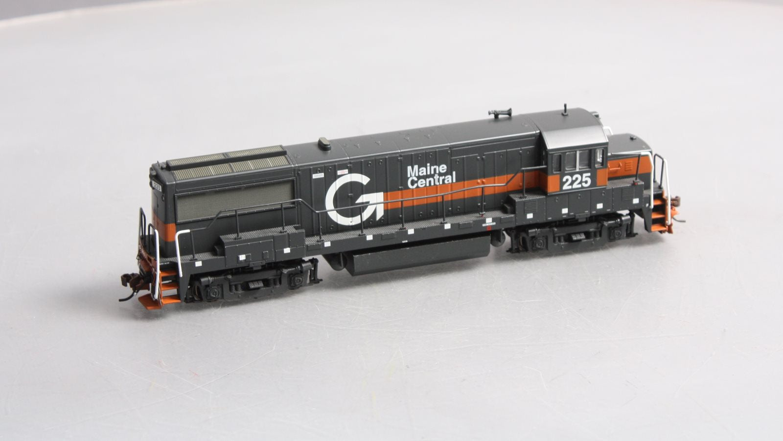 Bowser 691-23109 HO Maine Central GE U-25B Diesel Locomotive #225