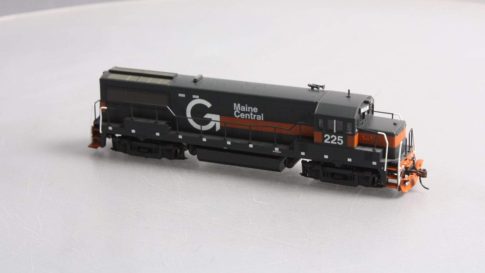 Bowser 691-23109 HO Maine Central GE U-25B Diesel Locomotive #225