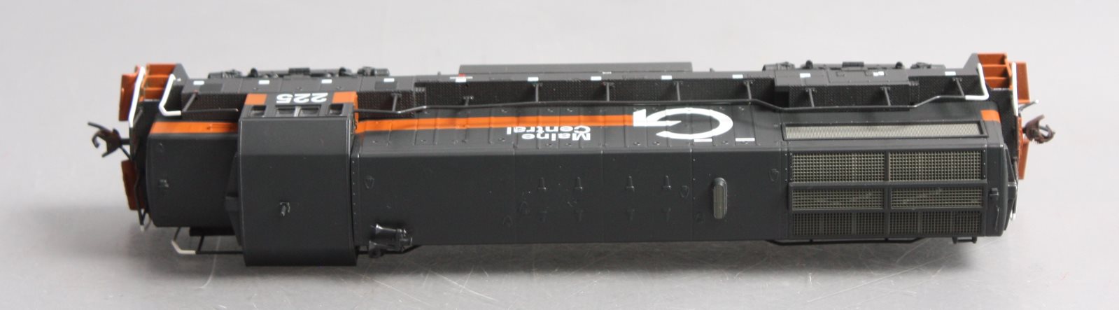 Bowser 691-23109 HO Maine Central GE U-25B Diesel Locomotive #225