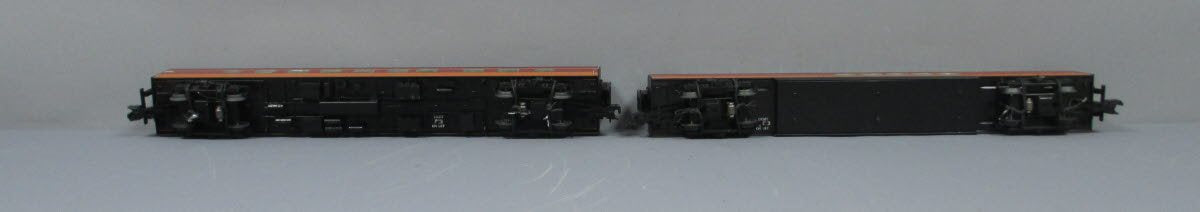 Lionel 6-25623 Milwaukee Road 18" Passenger Car (Pack of 2)