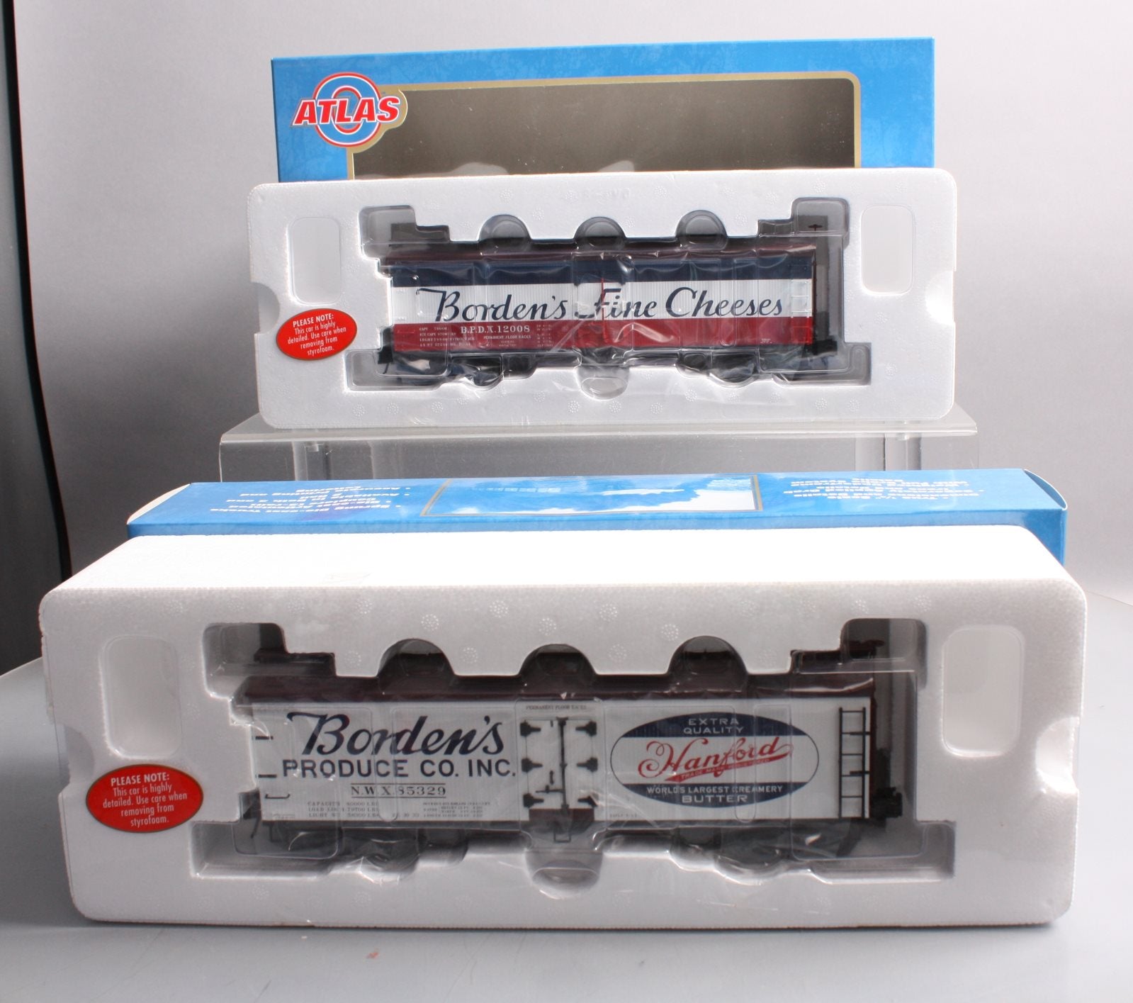 Atlas 8090 O Borden's 40' Wood Reefer Cars (Set of 2) - 3-Rail