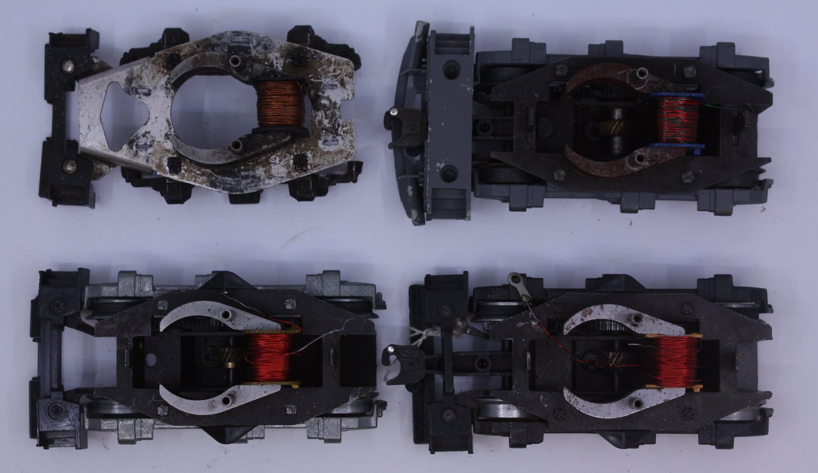 Acme 511-993 Diesel Motor Truck Chassis Assortment - Not Working (Bag of 4)