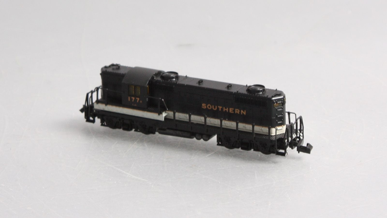 Life Like 7137 N Southern GP18 Diesel Locomotive #177