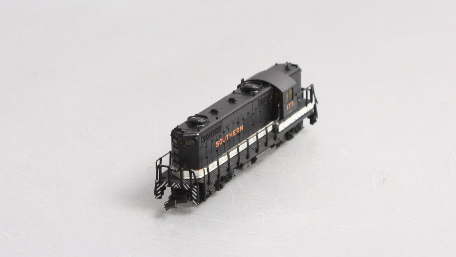 Life Like 7137 N Southern GP18 Diesel Locomotive #177