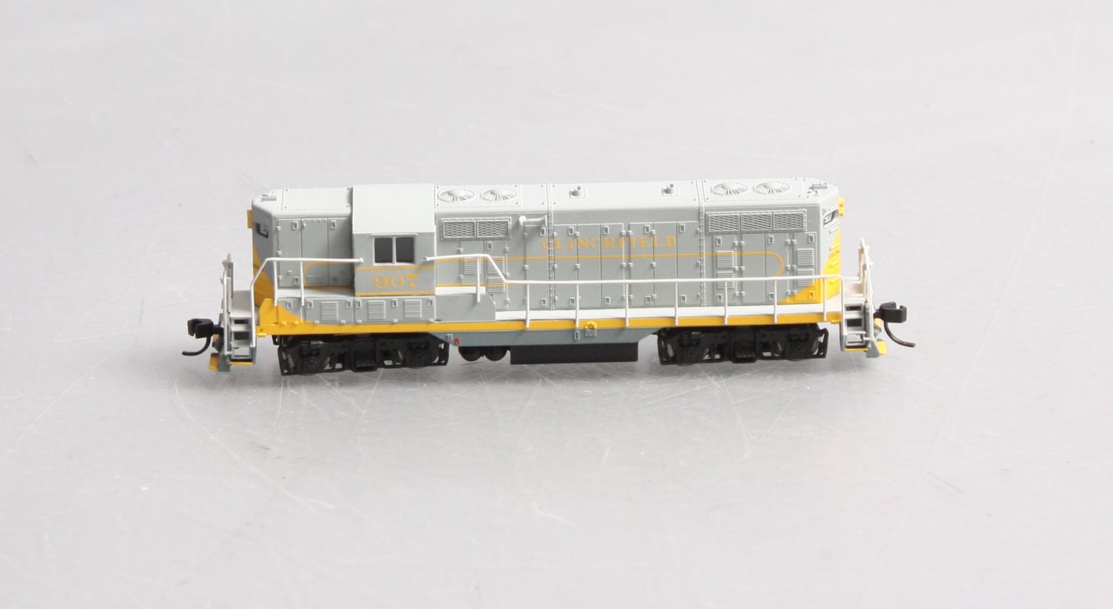 Atlas 48290 N Clinchfield GP-7 Diesel Locomotive #907