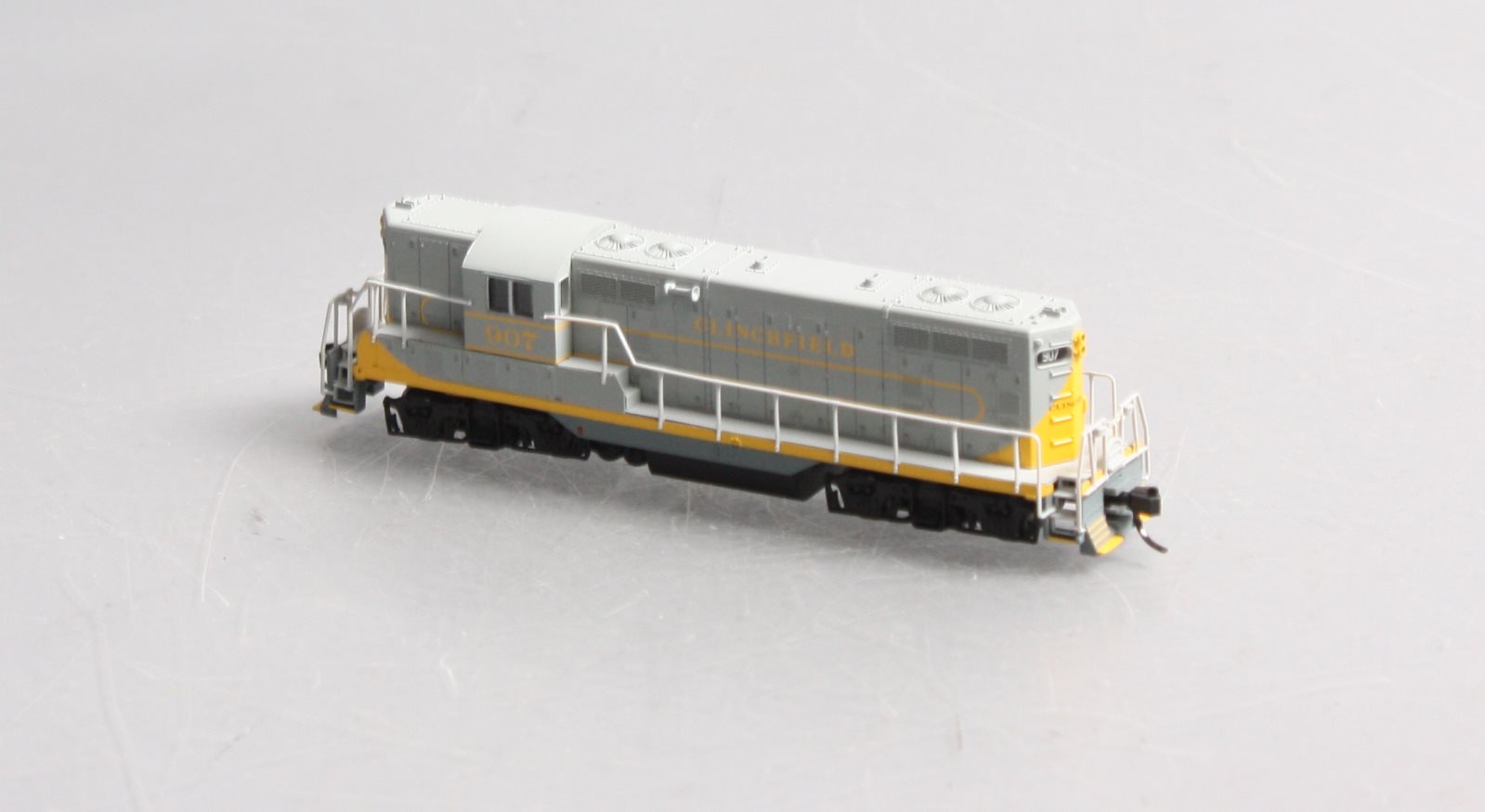 Atlas 48290 N Clinchfield GP-7 Diesel Locomotive #907