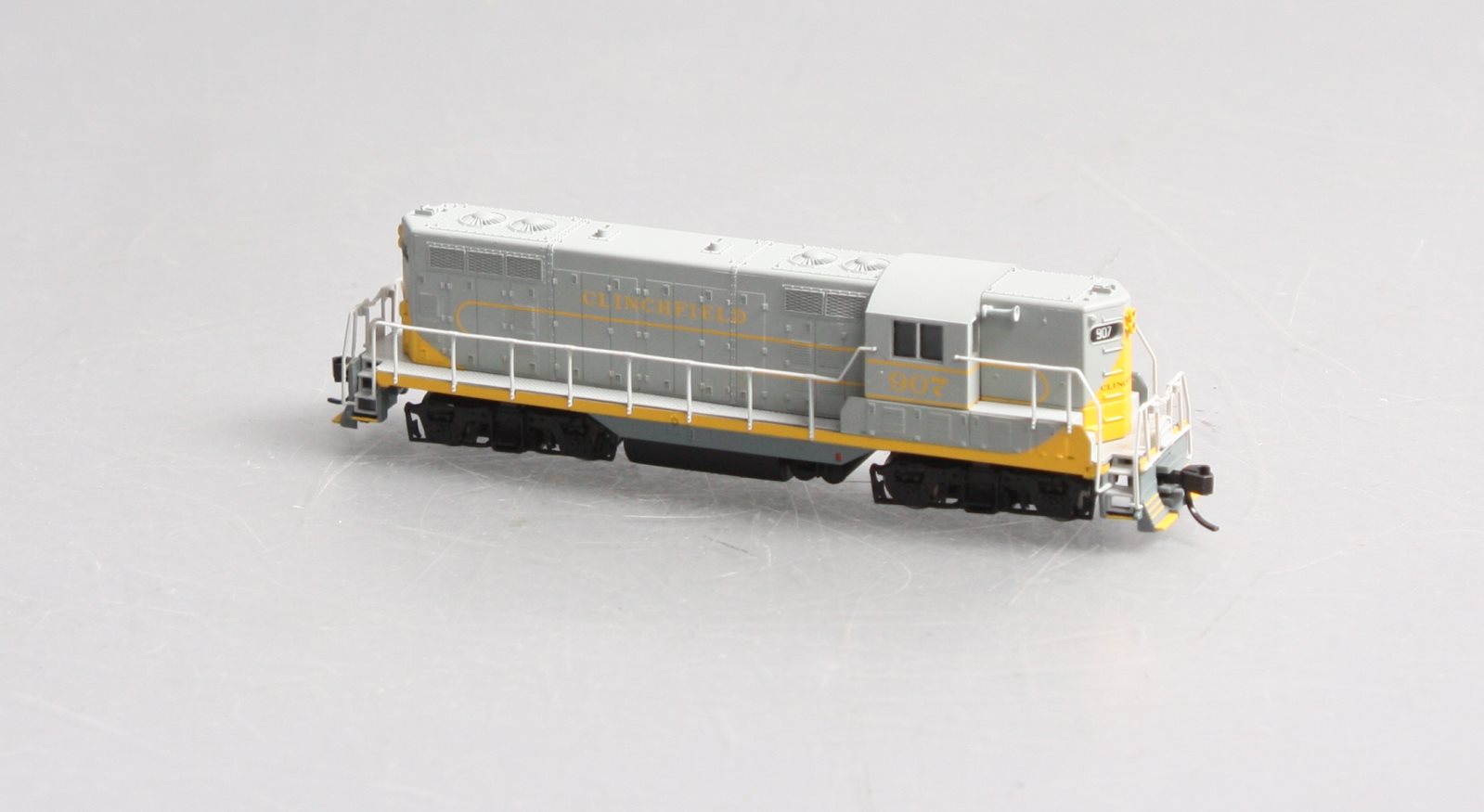 Atlas 48290 N Clinchfield GP-7 Diesel Locomotive #907