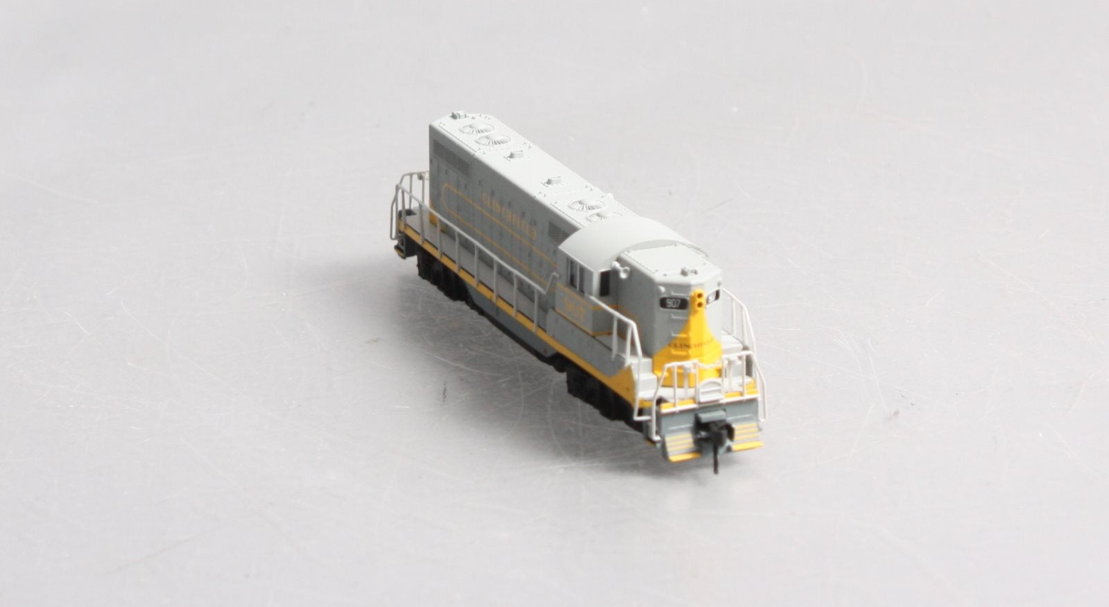 Atlas 48290 N Clinchfield GP-7 Diesel Locomotive #907