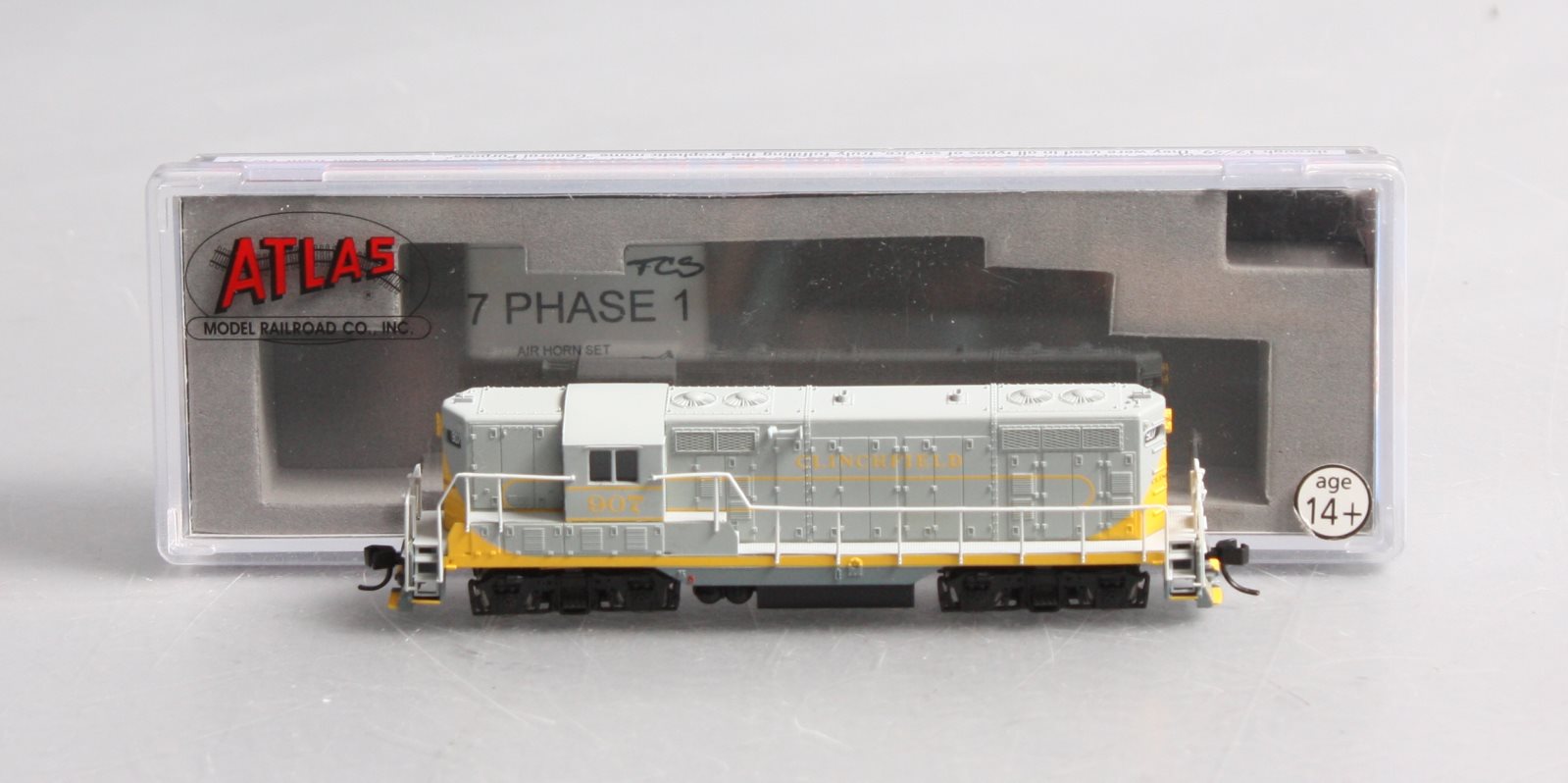 Atlas 48290 N Clinchfield GP-7 Diesel Locomotive #907