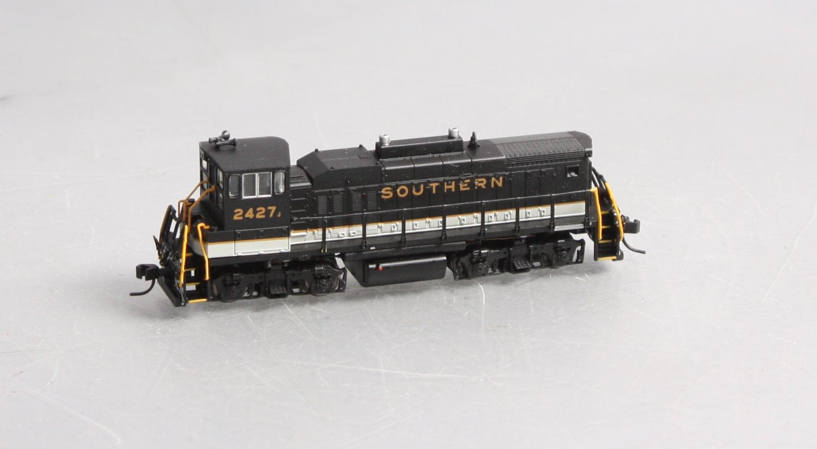 Atlas 52276 N Southern MP-15DC Diesel Locomotive w/DCC #2427
