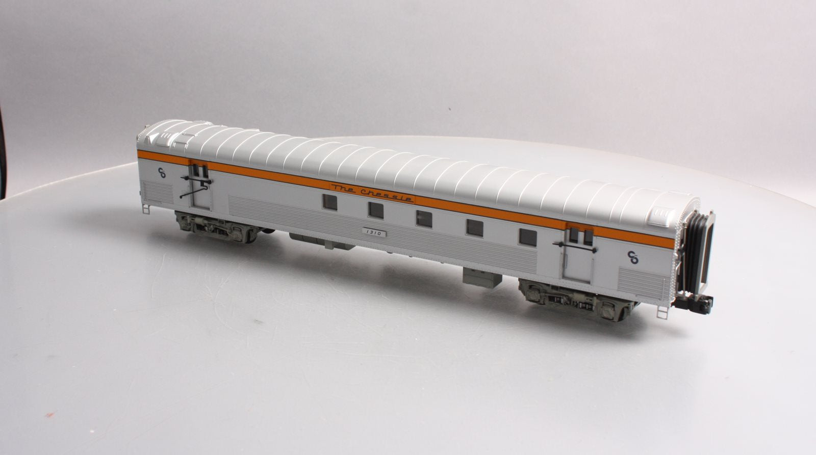 MTH 20-68125 O Gauge Chesapeake & Ohio 70’ ABS RPO Passenger Car (Ribbed)
