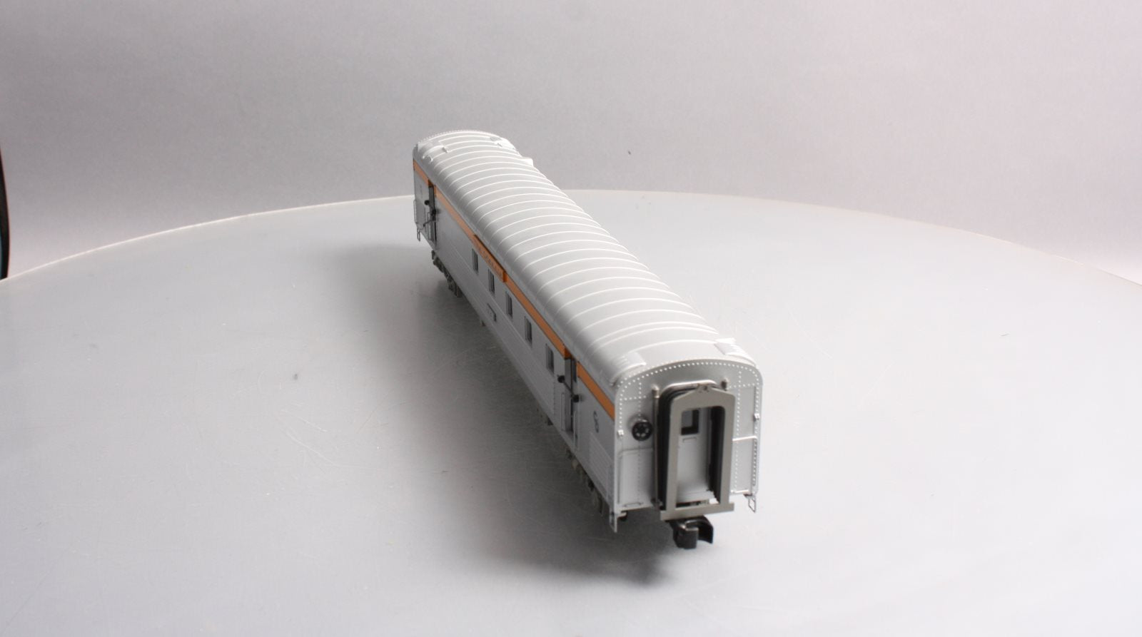 MTH 20-68125 O Gauge Chesapeake & Ohio 70’ ABS RPO Passenger Car (Ribbed)