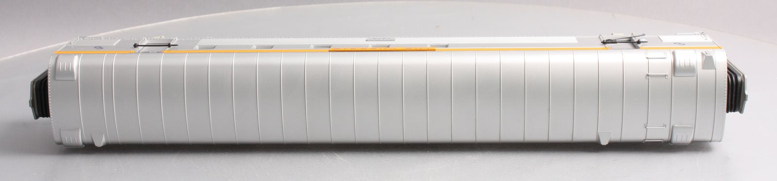 MTH 20-68125 O Gauge Chesapeake & Ohio 70’ ABS RPO Passenger Car (Ribbed)
