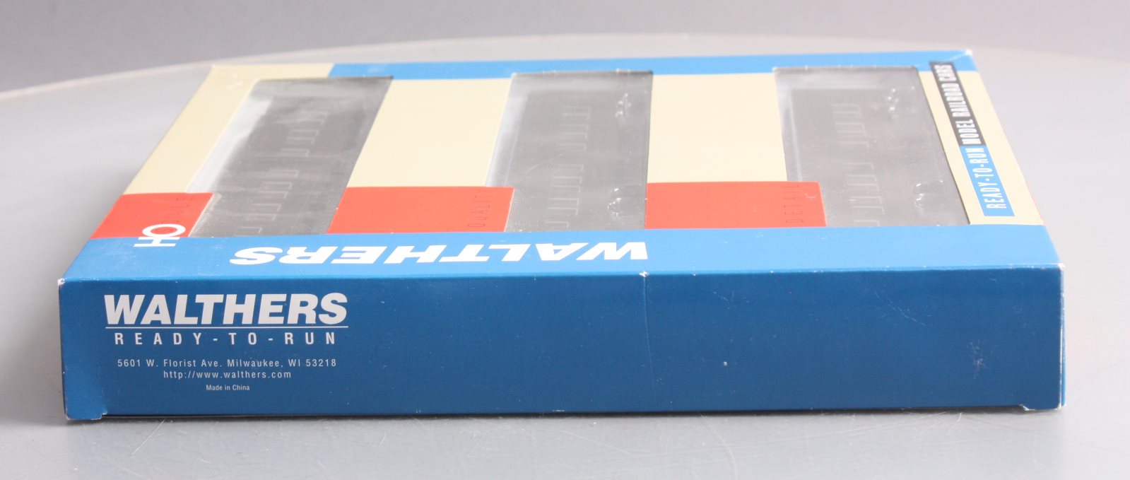 Walthers 932-34151 HO Scale Pullman Standard Troop Sleeper Car Set (Set of 3)