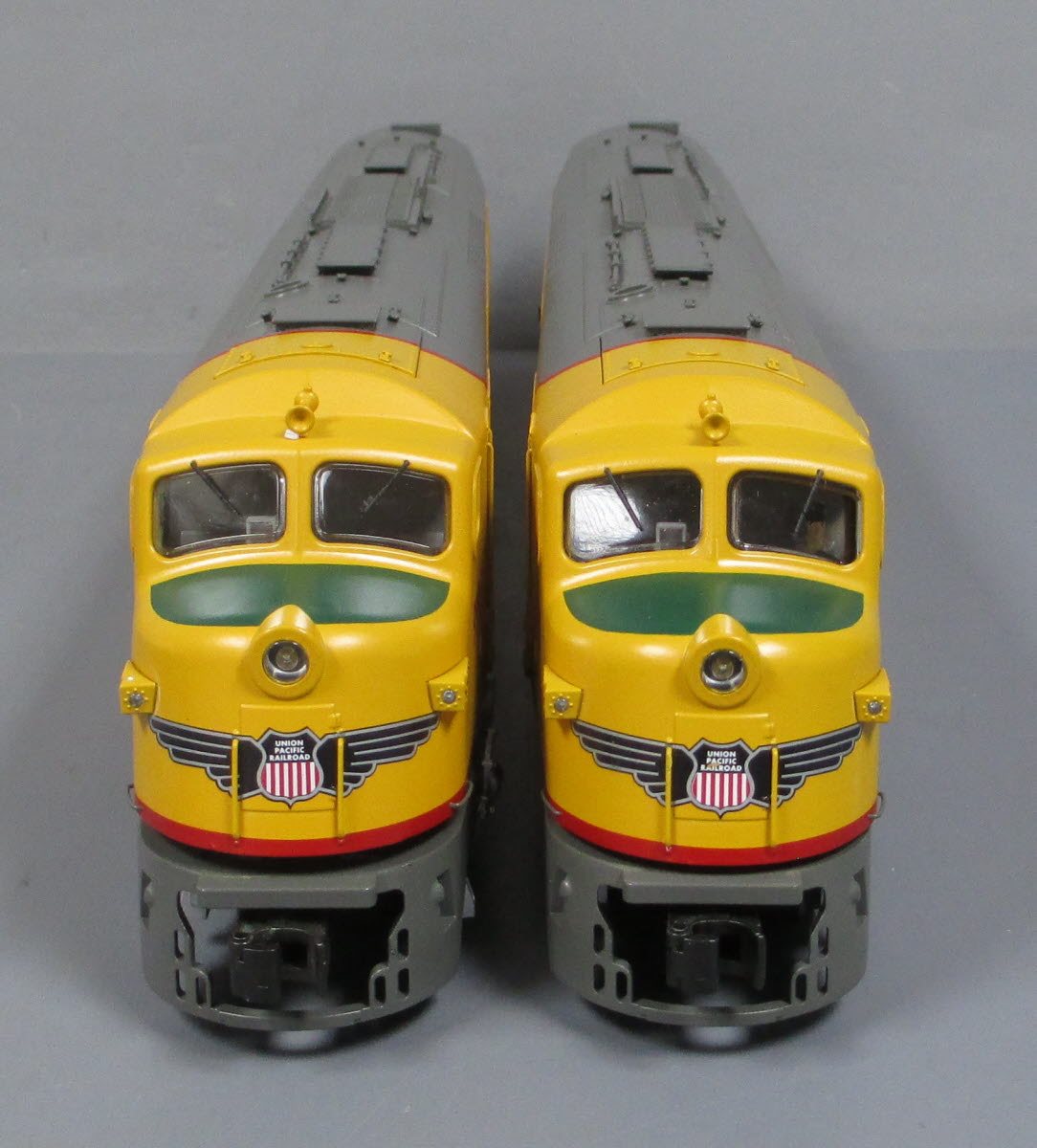 Lionel 6-34673 Vision UP Centipede AA Diesel Locomotive Set #998/#999