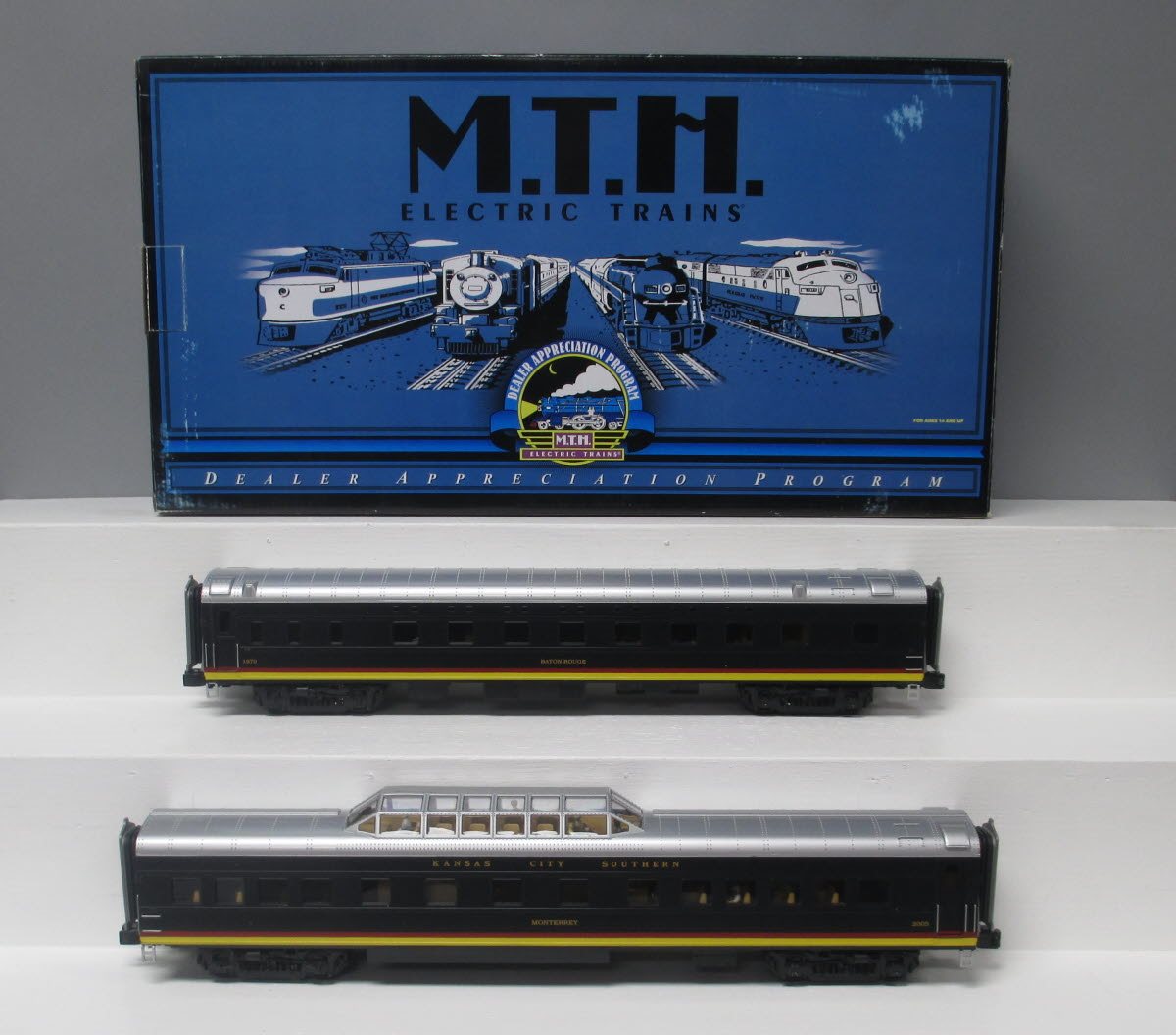 MTH 20-80008F O KCS 70' Streamlined Sleeper/Vista Dome Passenger Set (Set of 2)