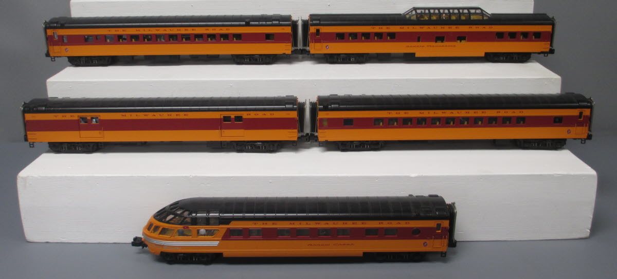 MTH 20-65112 O MILW 70' Streamlined Smooth Sided Passenger Car Set (Set of 5)