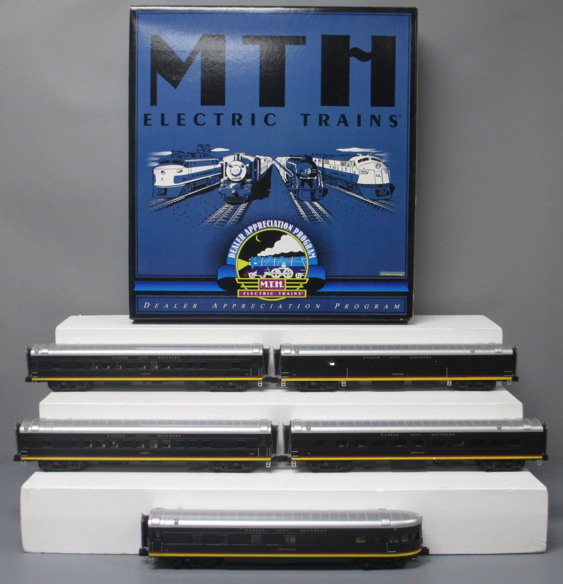 MTH 20-80008D KCS 70' Streamlined O Gauge Passenger Cars (Set of 5)
